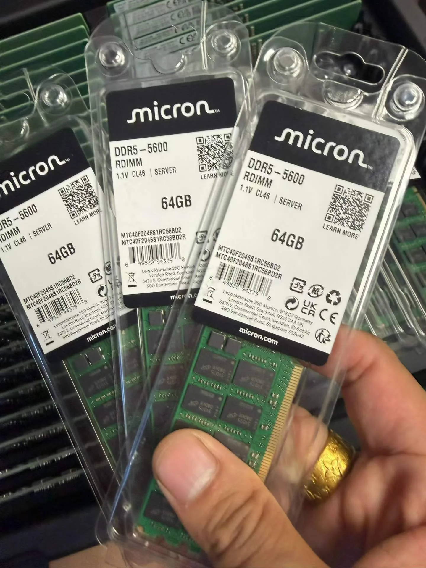 Micron MTC40F2046S1RC56BD2 64GB DDR5 RDIMM real stock photo