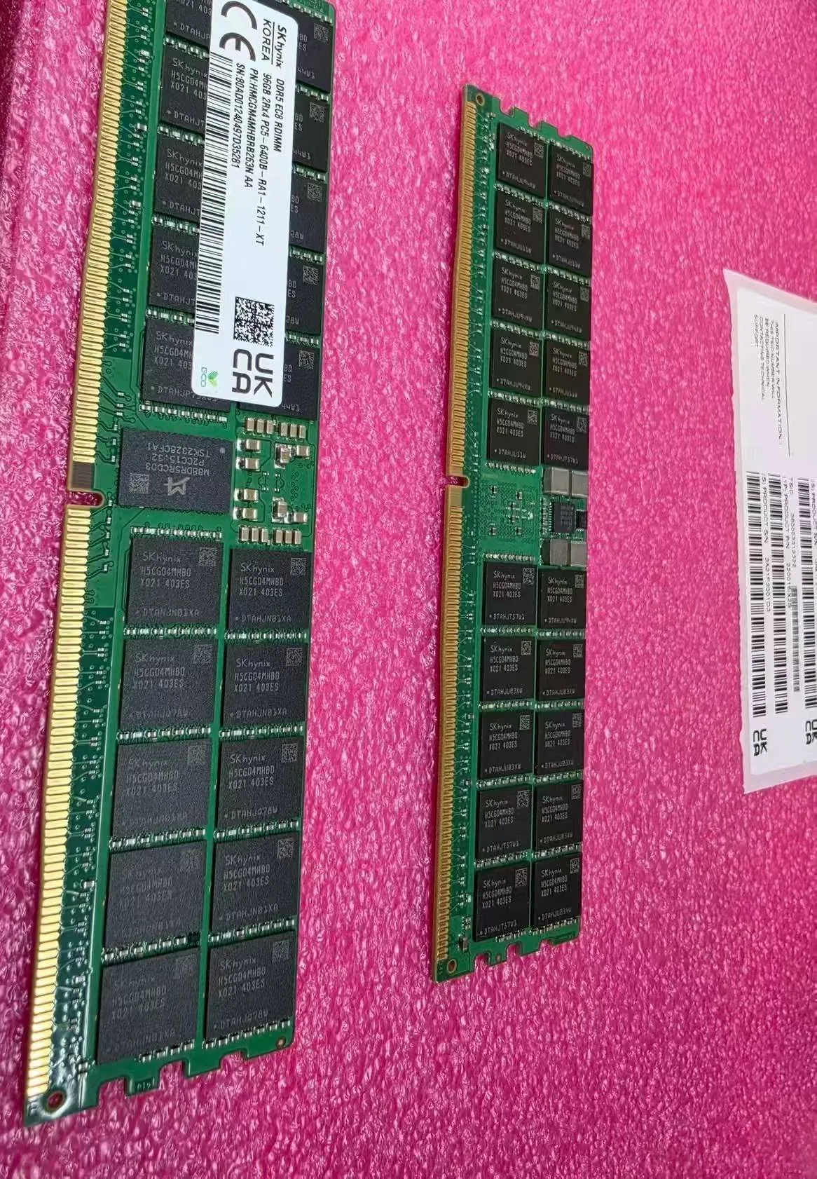 SK hynix HMCG94AHBRA263N 96GB DDR5 RDIMM real stock photo